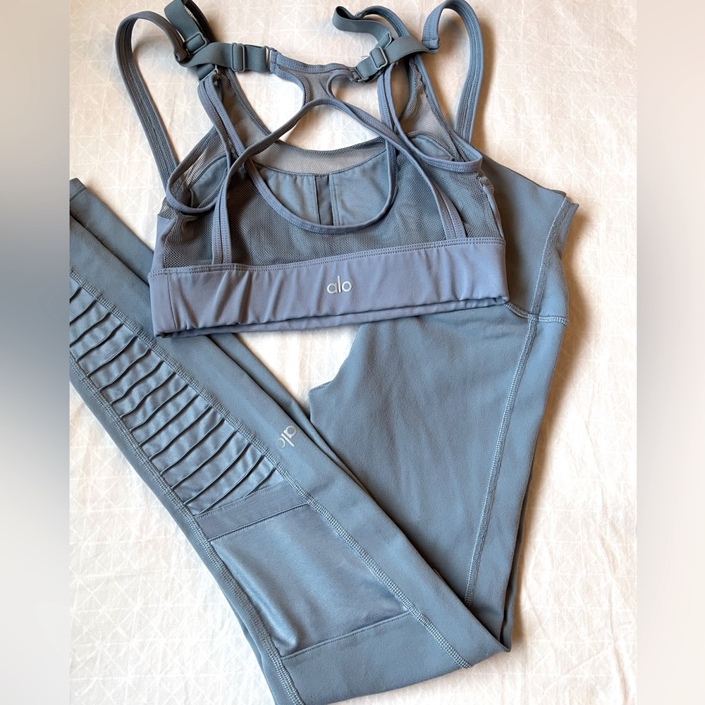 Alo Yoga Moto leggings & matching scope bra in blue haze